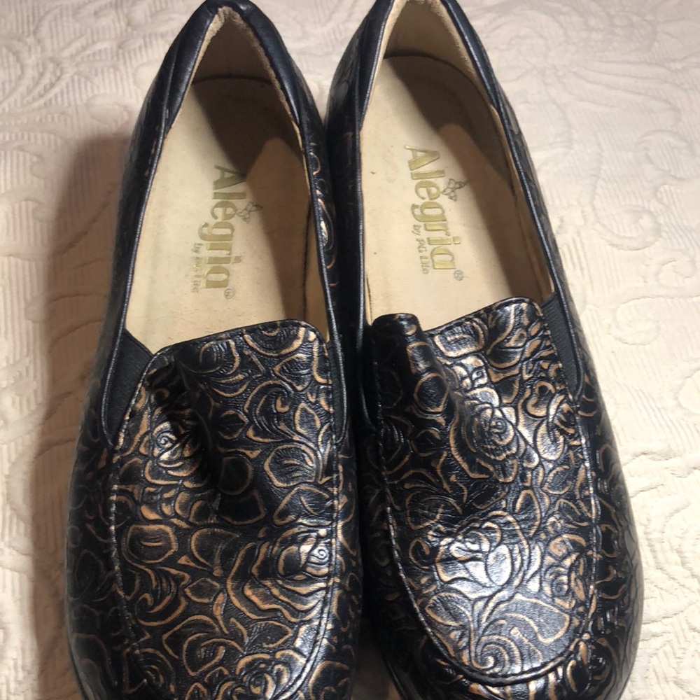 Alegria Women's Leather Black and Gold design comfort nurse work Shoes